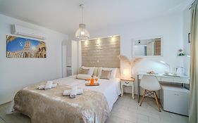Central Split Rooms And Apartments Paese
