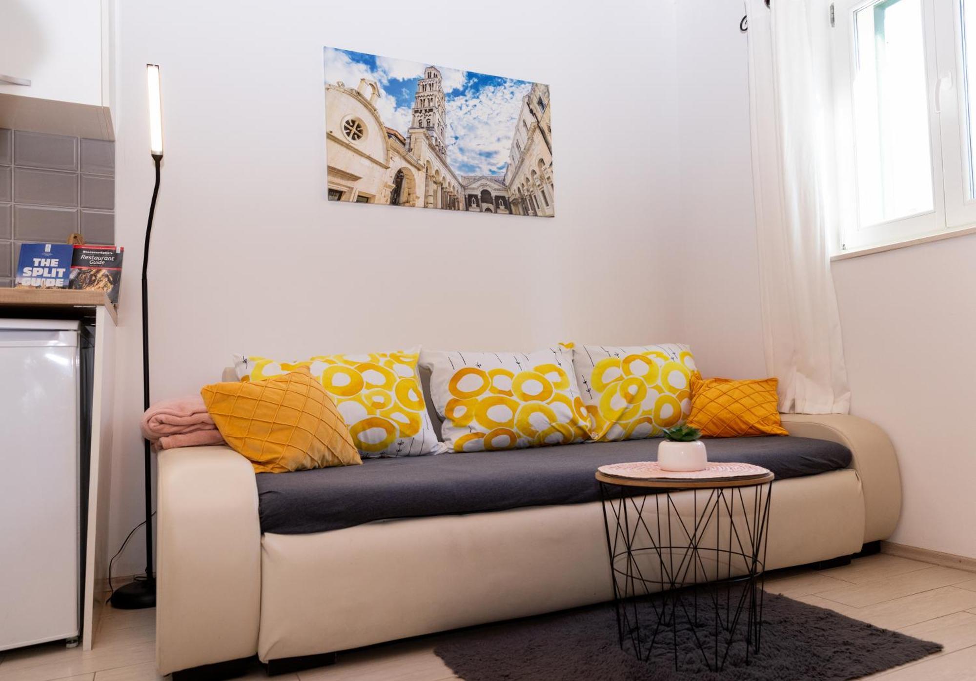 Central Split Rooms And Apartments Paese Exterior foto