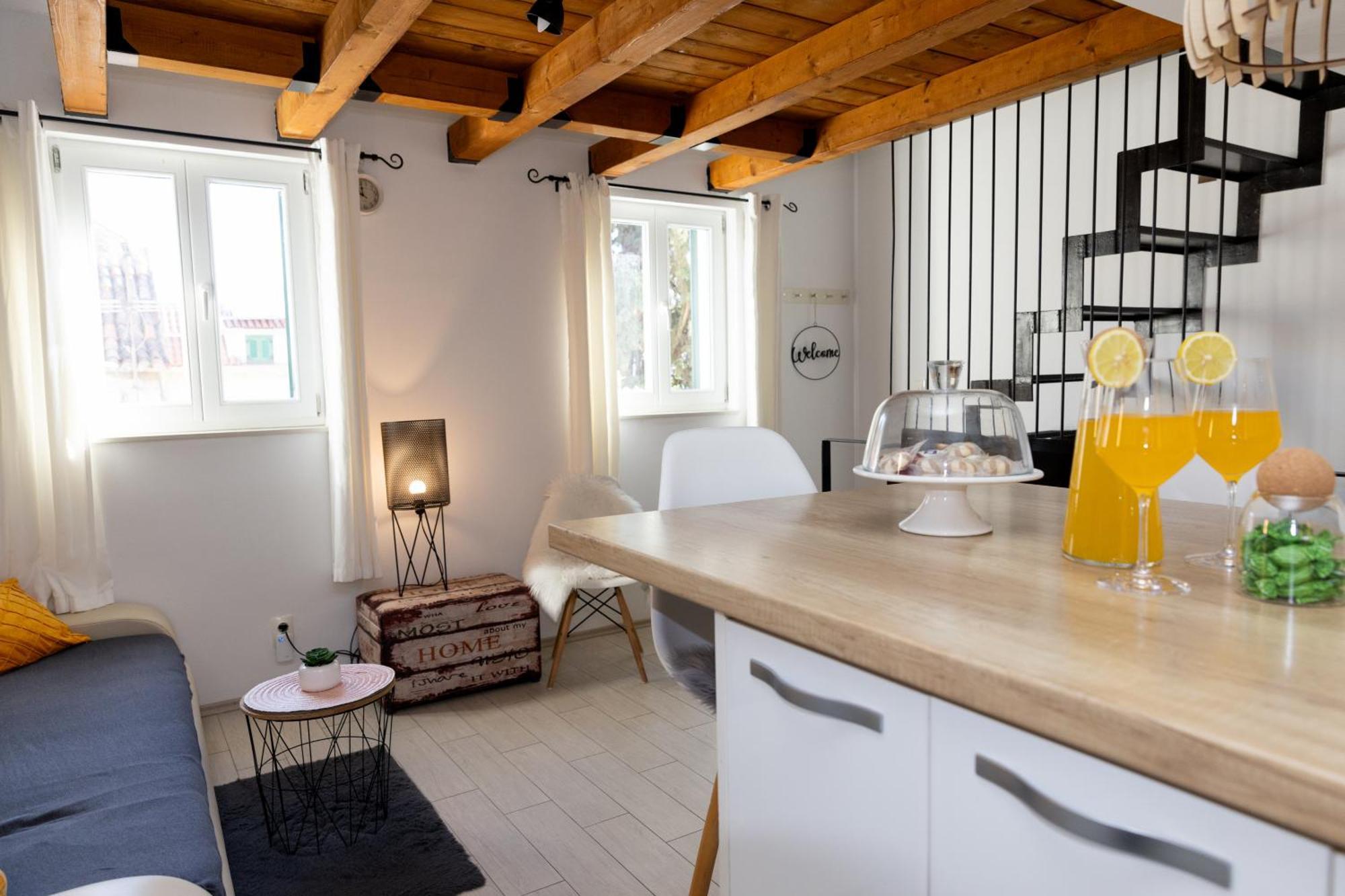 Central Split Rooms And Apartments Paese Exterior foto