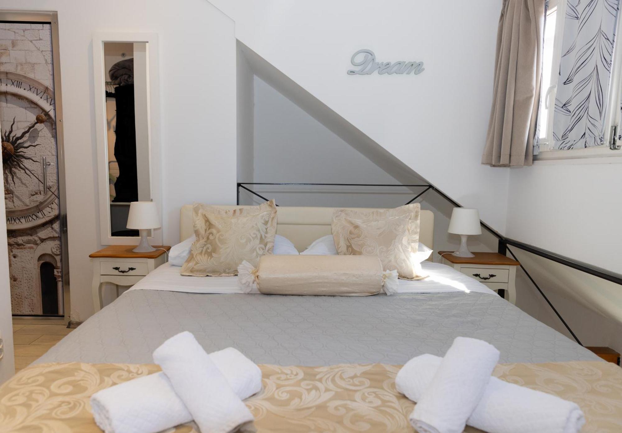 Central Split Rooms And Apartments Paese Exterior foto