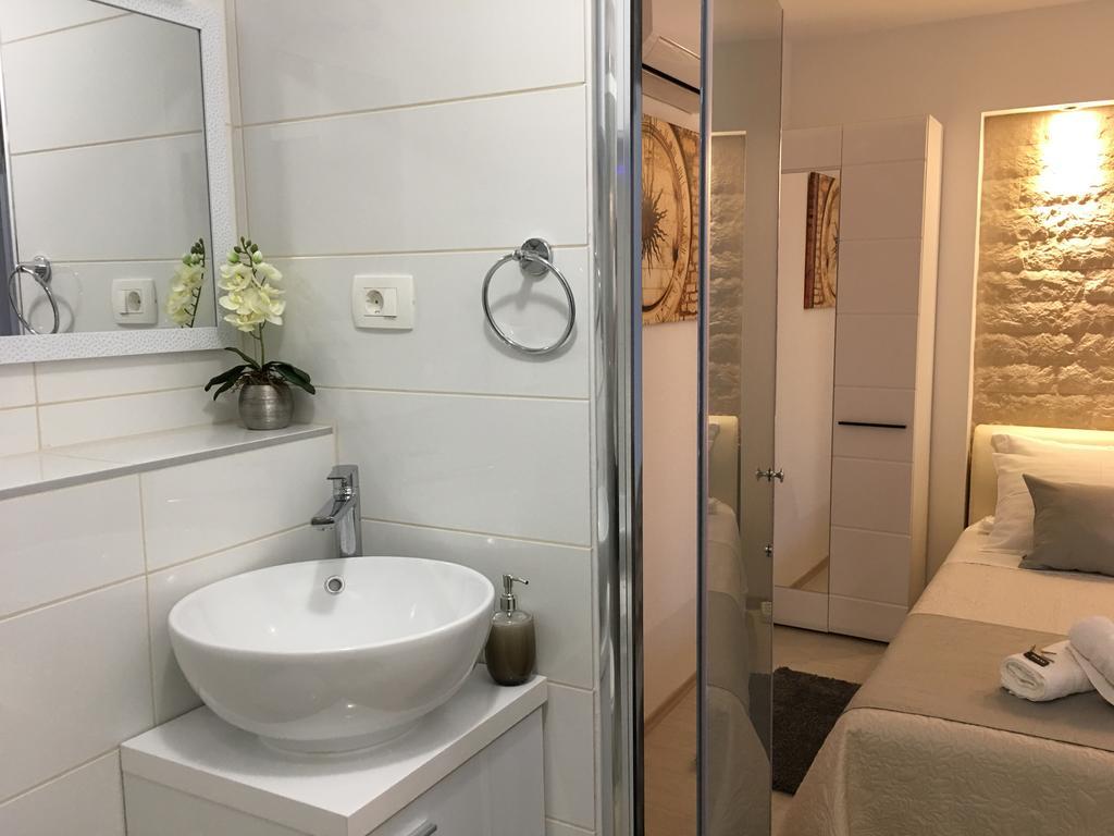 Central Split Rooms And Apartments Paese Exterior foto
